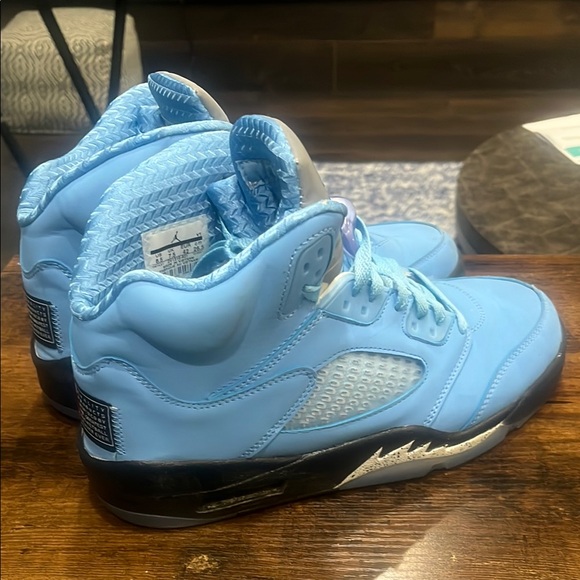 Air Jordan 5 Retro SE UNC - Picture 2 of 11